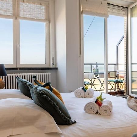 Huswell - Beautiful Spacious Studio With Frontal Sea View Knokke-Heist Buitenkant foto