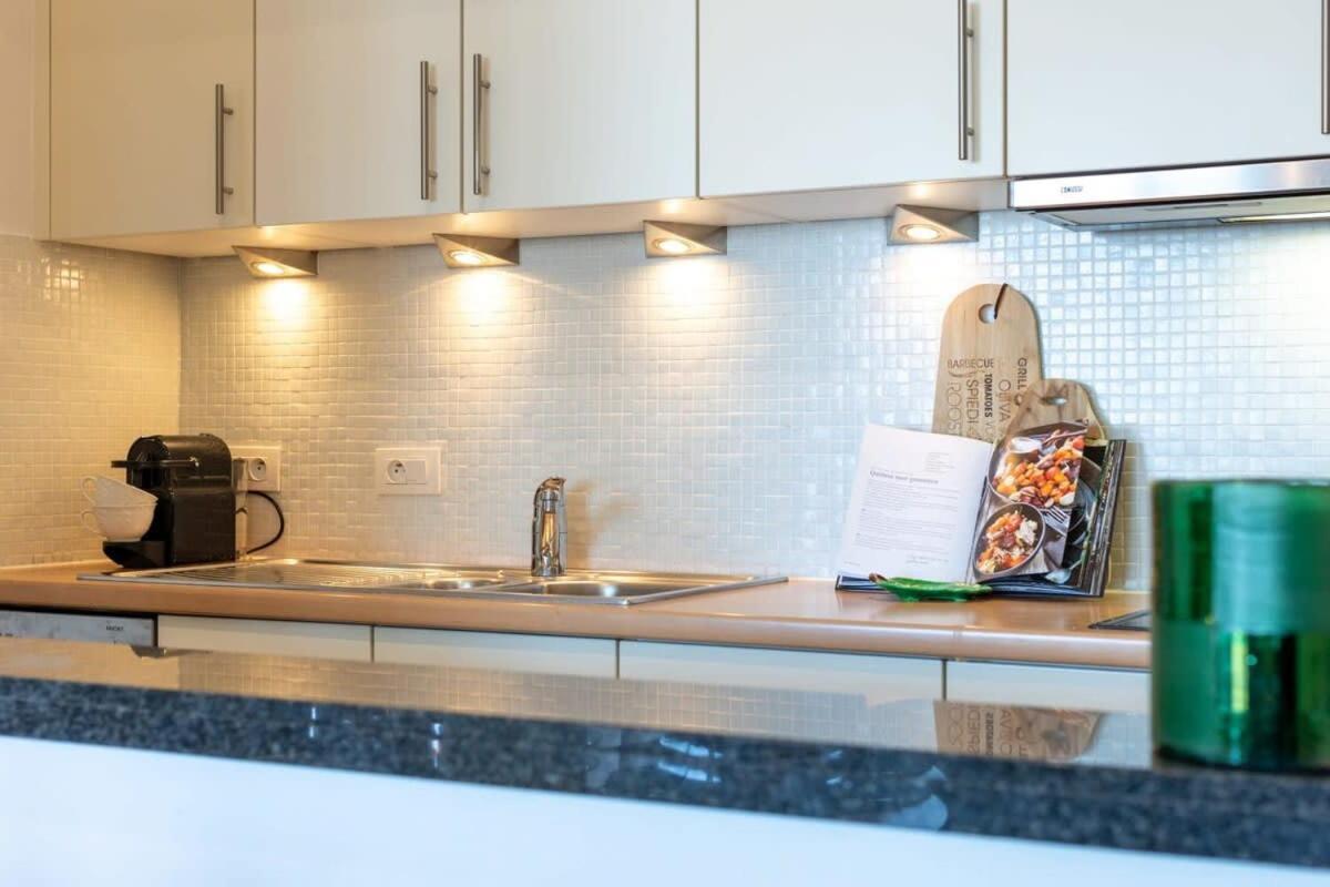 Huswell - Beautiful Spacious Studio With Frontal Sea View Knokke-Heist Buitenkant foto