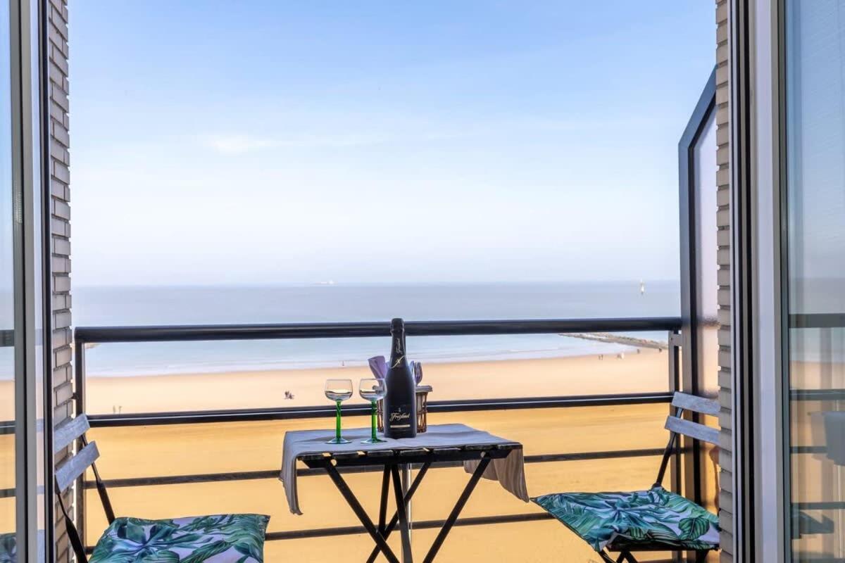 Huswell - Beautiful Spacious Studio With Frontal Sea View Knokke-Heist Buitenkant foto