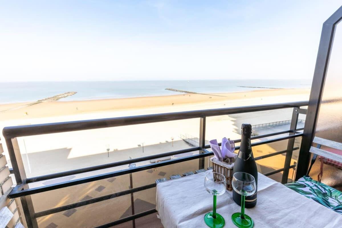 Huswell - Beautiful Spacious Studio With Frontal Sea View Knokke-Heist Buitenkant foto