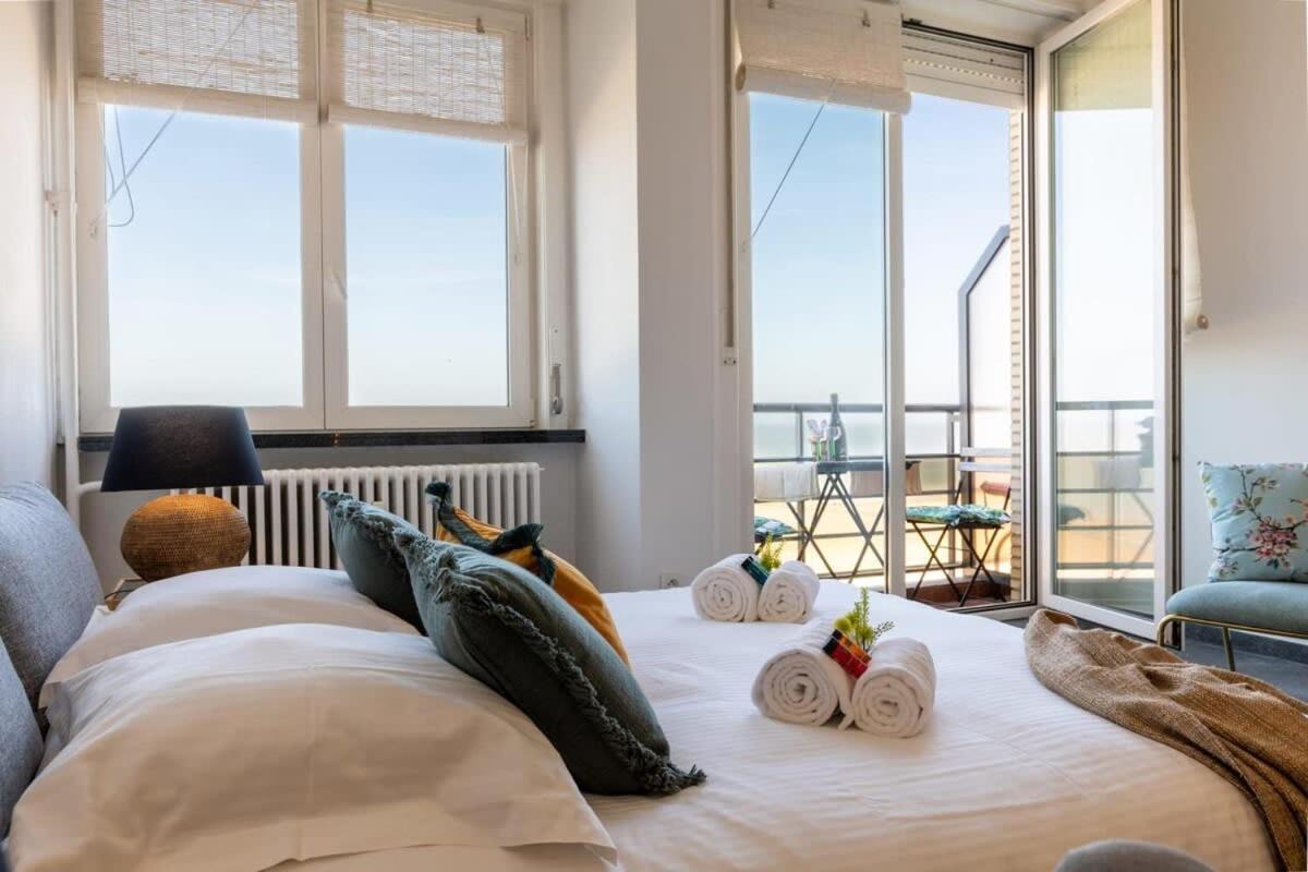 Huswell - Beautiful Spacious Studio With Frontal Sea View Knokke-Heist Buitenkant foto