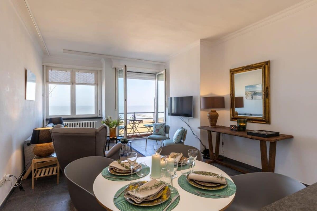 Huswell - Beautiful Spacious Studio With Frontal Sea View Knokke-Heist Buitenkant foto