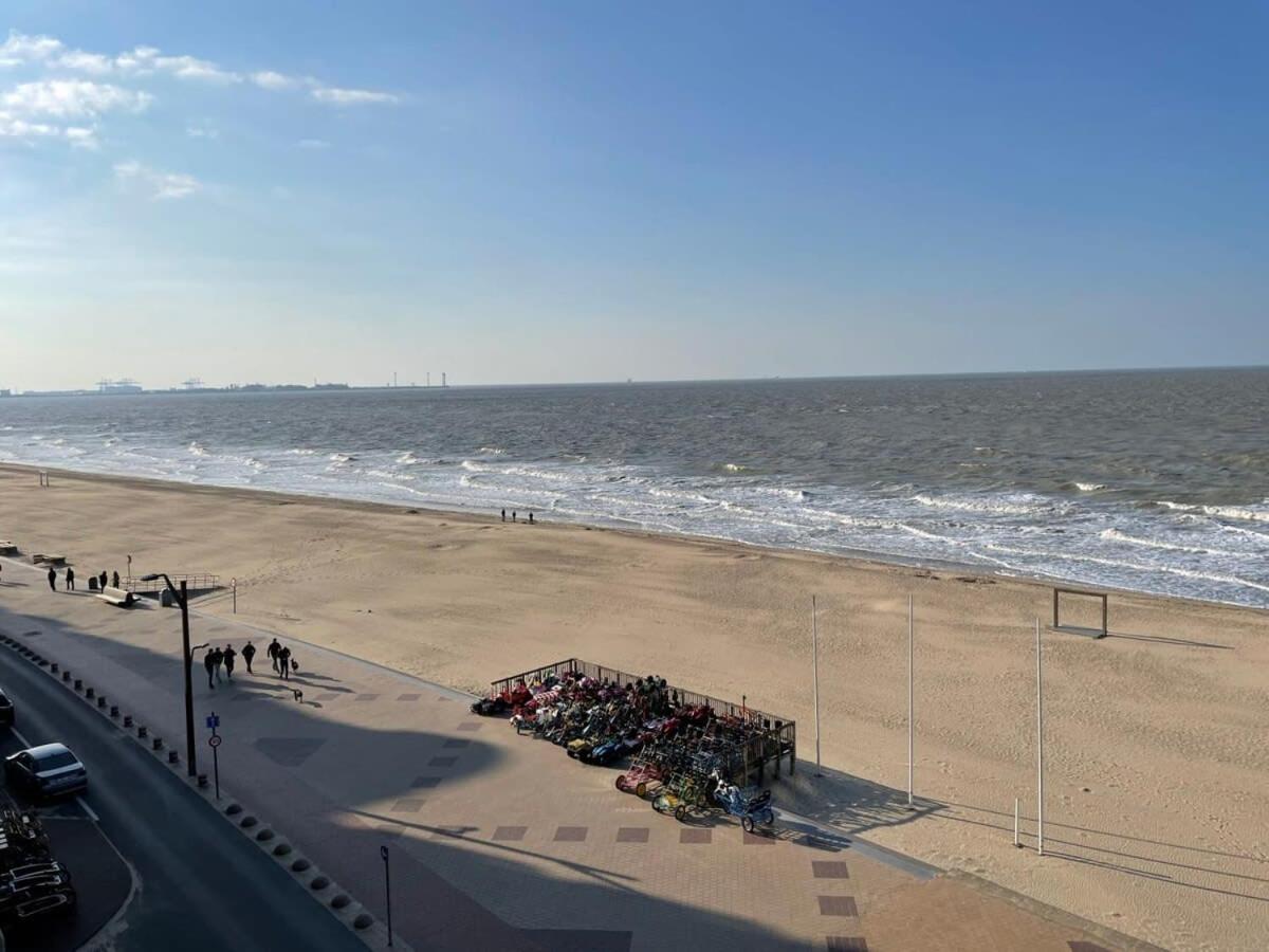 Huswell - Beautiful Spacious Studio With Frontal Sea View Knokke-Heist Buitenkant foto