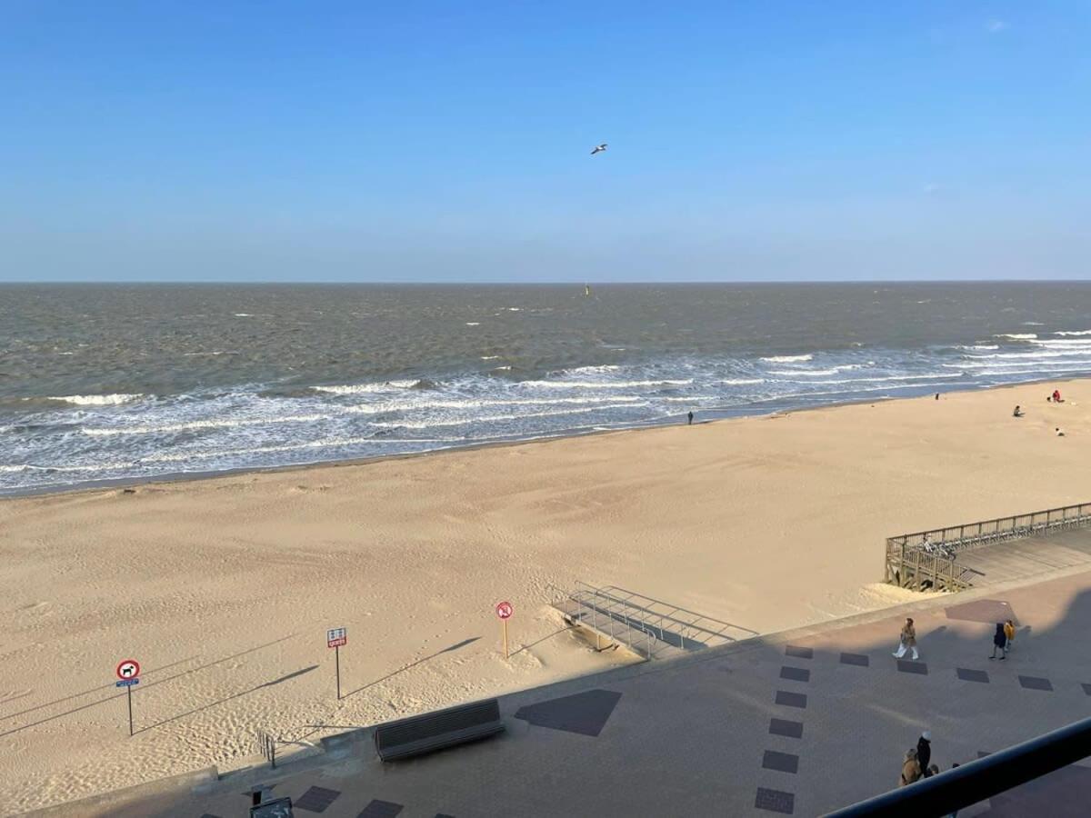 Huswell - Beautiful Spacious Studio With Frontal Sea View Knokke-Heist Buitenkant foto
