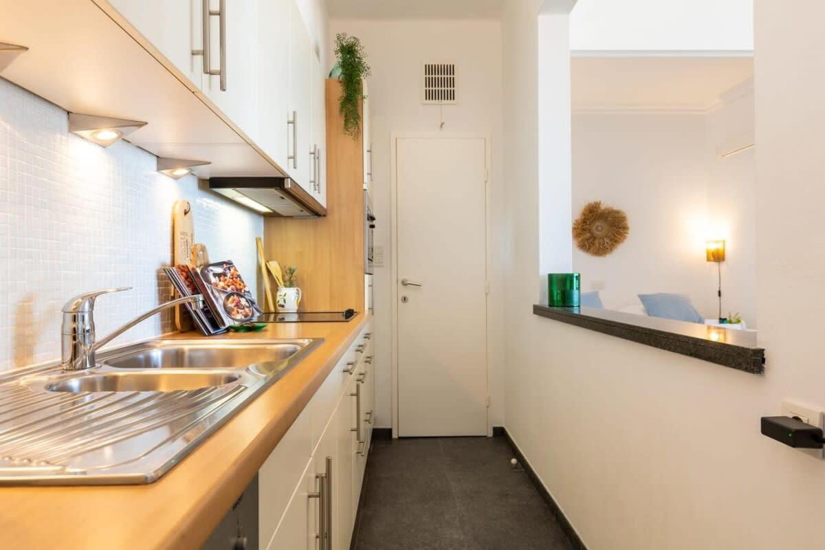 Huswell - Beautiful Spacious Studio With Frontal Sea View Knokke-Heist Buitenkant foto