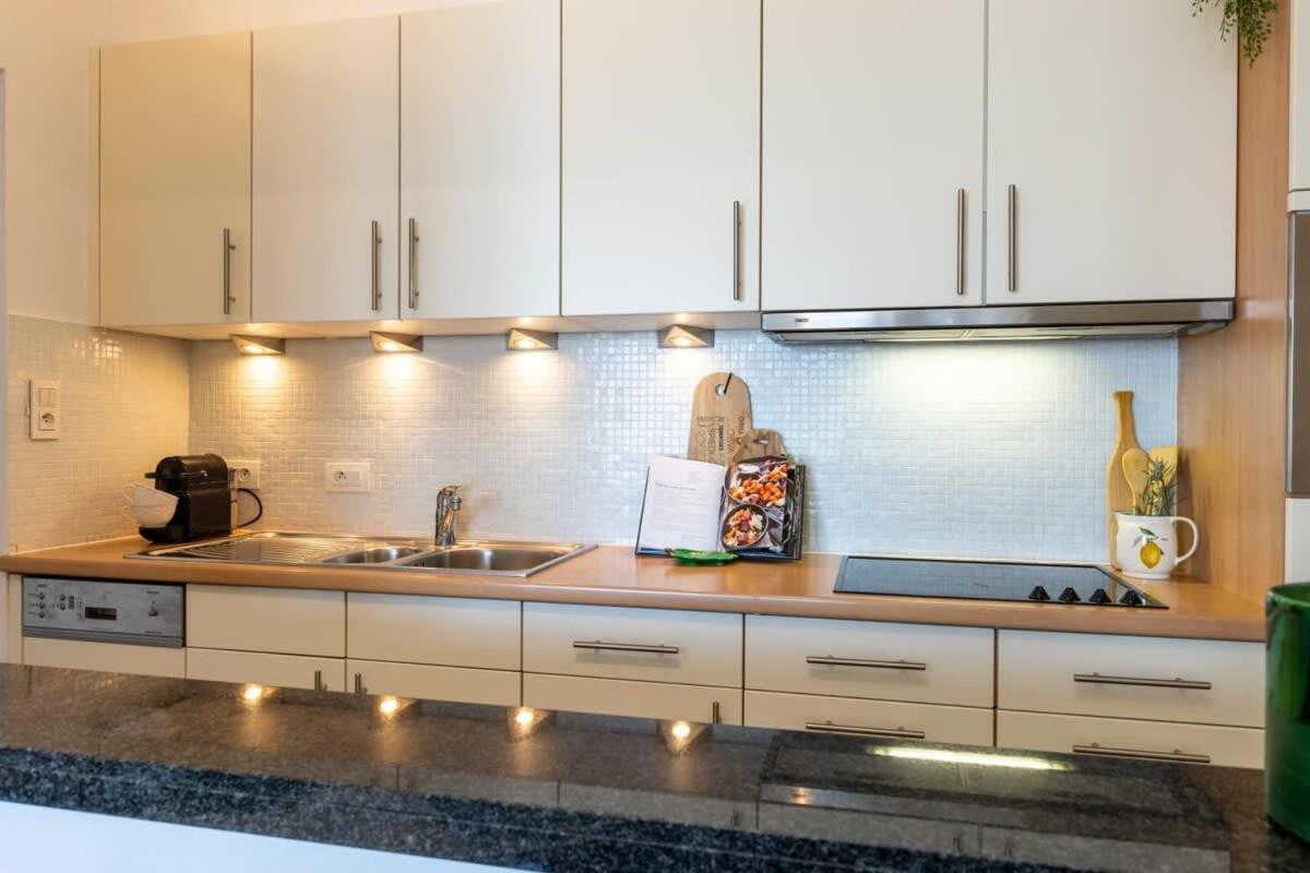 Huswell - Beautiful Spacious Studio With Frontal Sea View Knokke-Heist Buitenkant foto