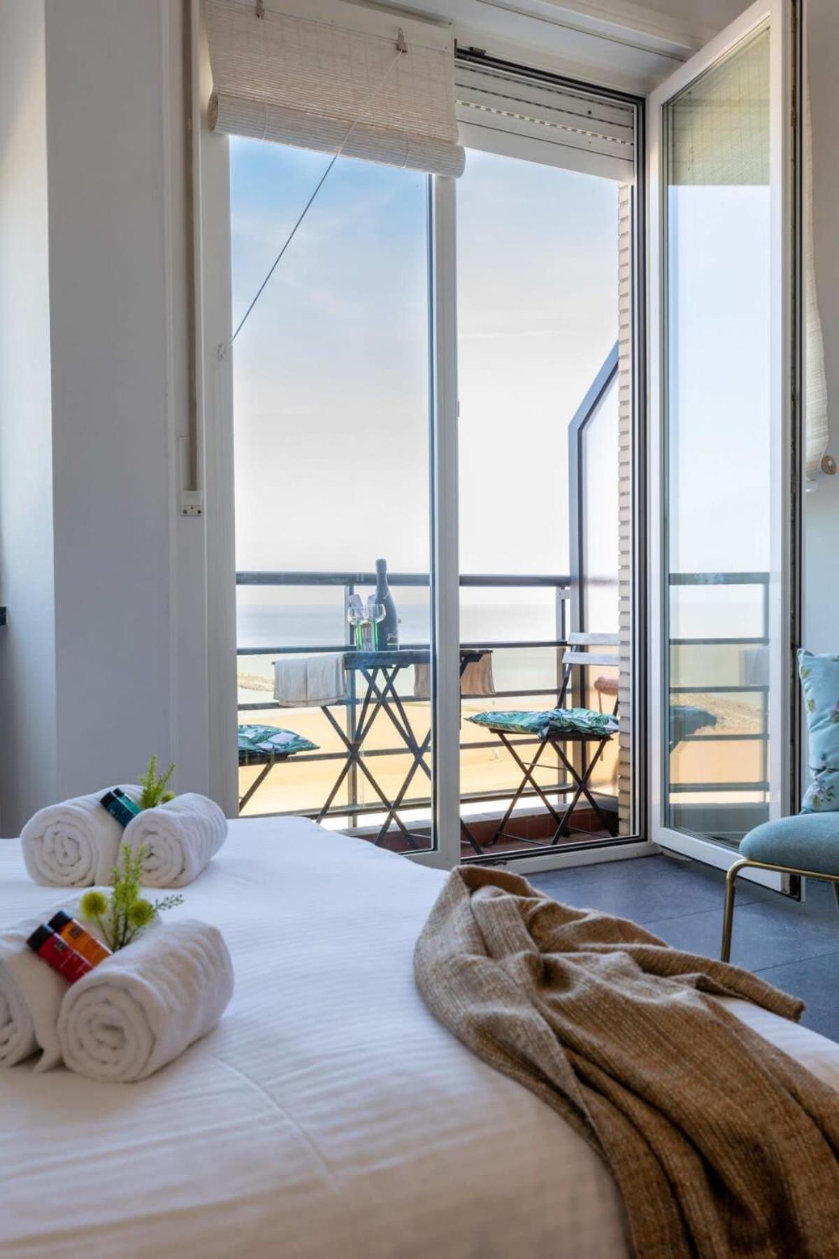 Huswell - Beautiful Spacious Studio With Frontal Sea View Knokke-Heist Buitenkant foto